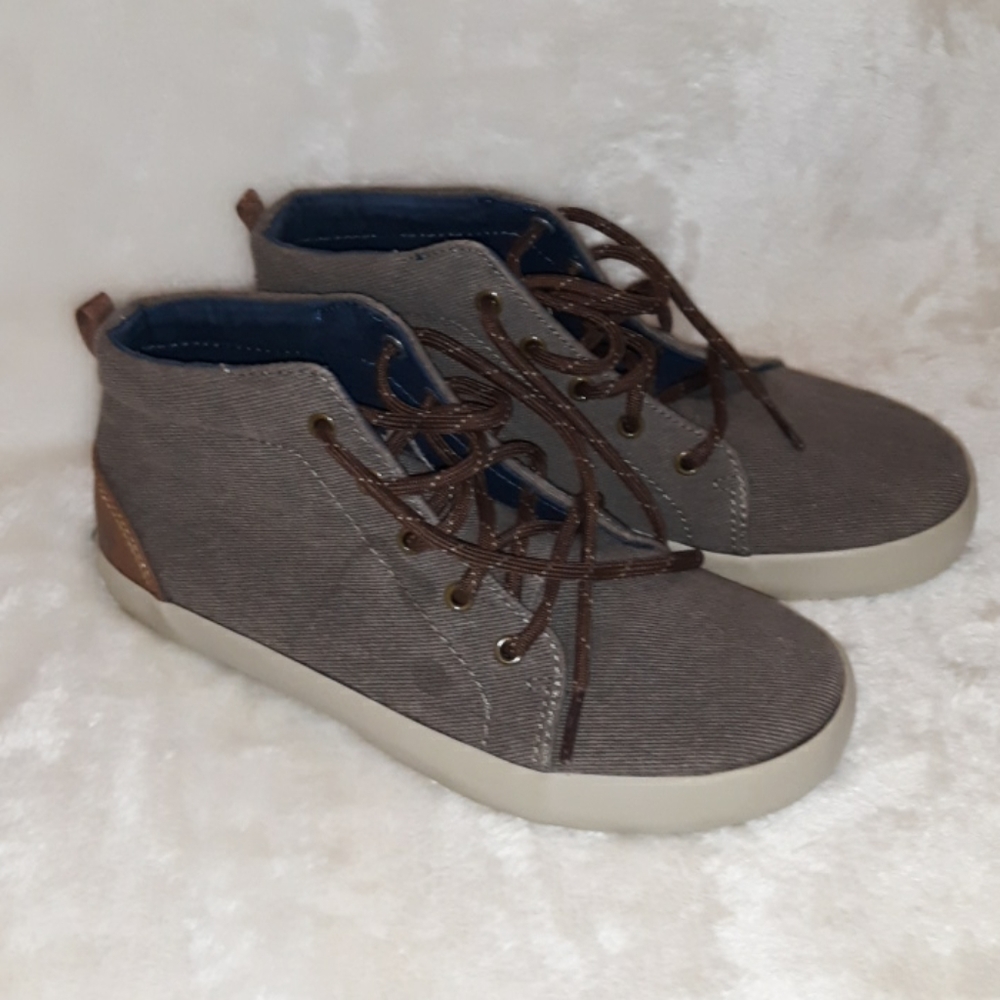 NIB Boys Sperry Shoes Size 2.5 Tuck Mid Brown